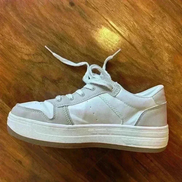 American Eagle Tan and White Platform Sneakers Women’s Size 7 - Picture 2 of 8